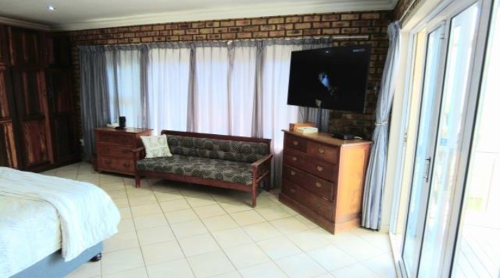 To Let 4 Bedroom Property for Rent in Winterstrand Eastern Cape